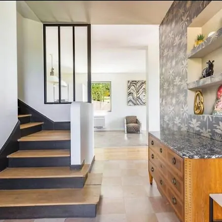 Дом отдыха Elegante Maison A : Piscine Chauffee, Jardin Arbore, Terrasse Et Climatisation - Fr-1-489-494 Виши