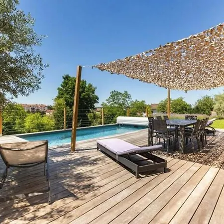 Elegante Maison A : Piscine Chauffee, Jardin Arbore, Terrasse Et Climatisation - Fr-1-489-494 Vichy