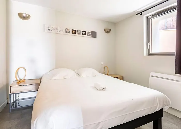 Elegante Maison A : Piscine Chauffee, Jardin Arbore, Terrasse Et Climatisation - Fr-1-489-494